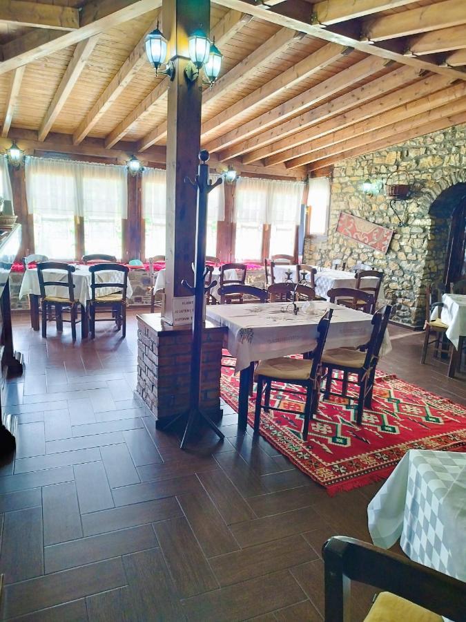 Guva Mangalem Hotel Restaurant Berat Extérieur photo